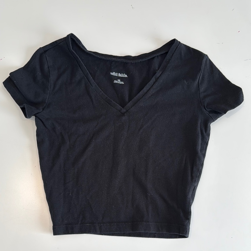Wild Fable Black V-Neck Crop Top. Color- black. Size- XS